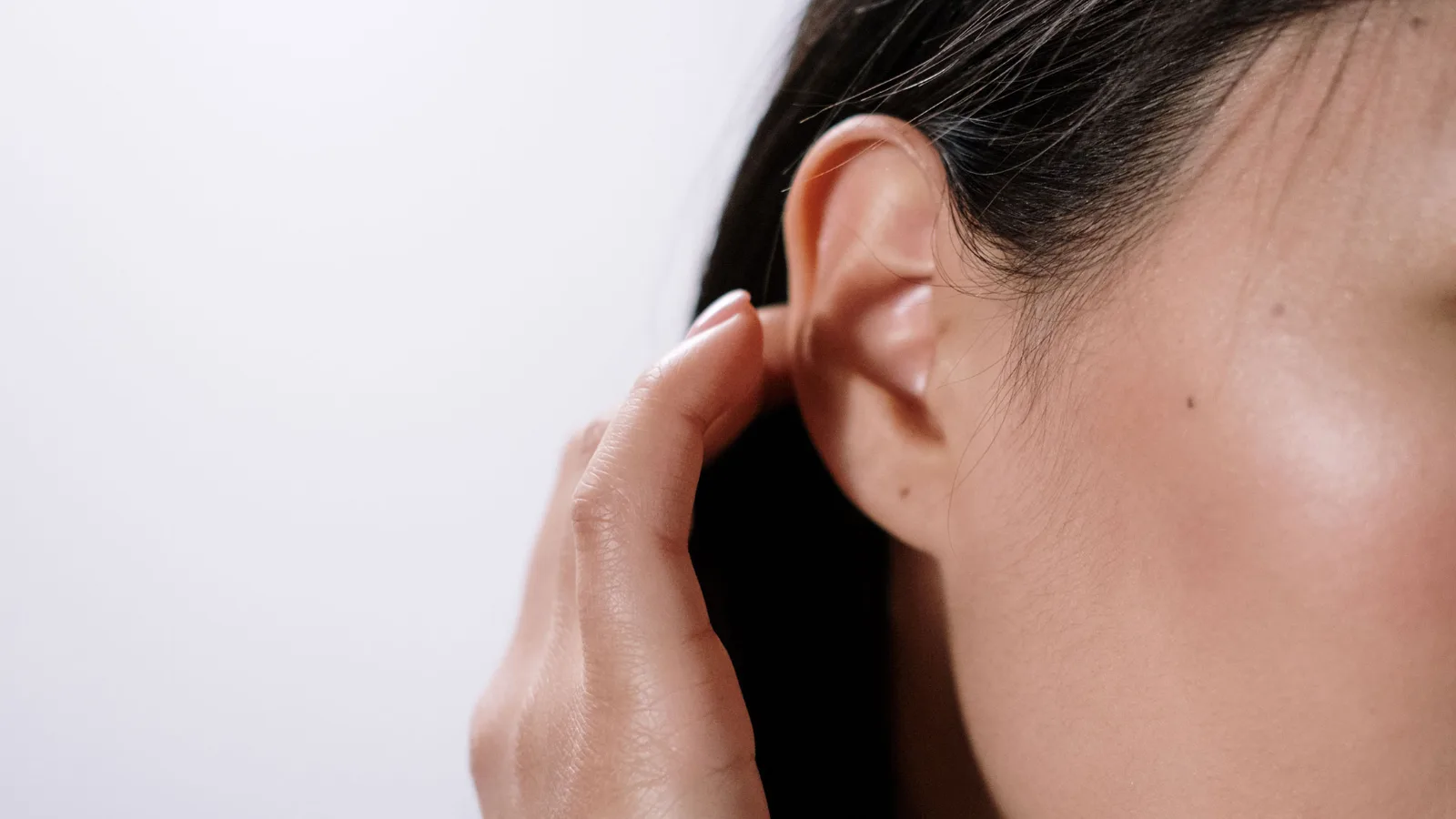 Menopozda Kulak Kaşıntısı Neden Artar? Itchy Ears Nedir?