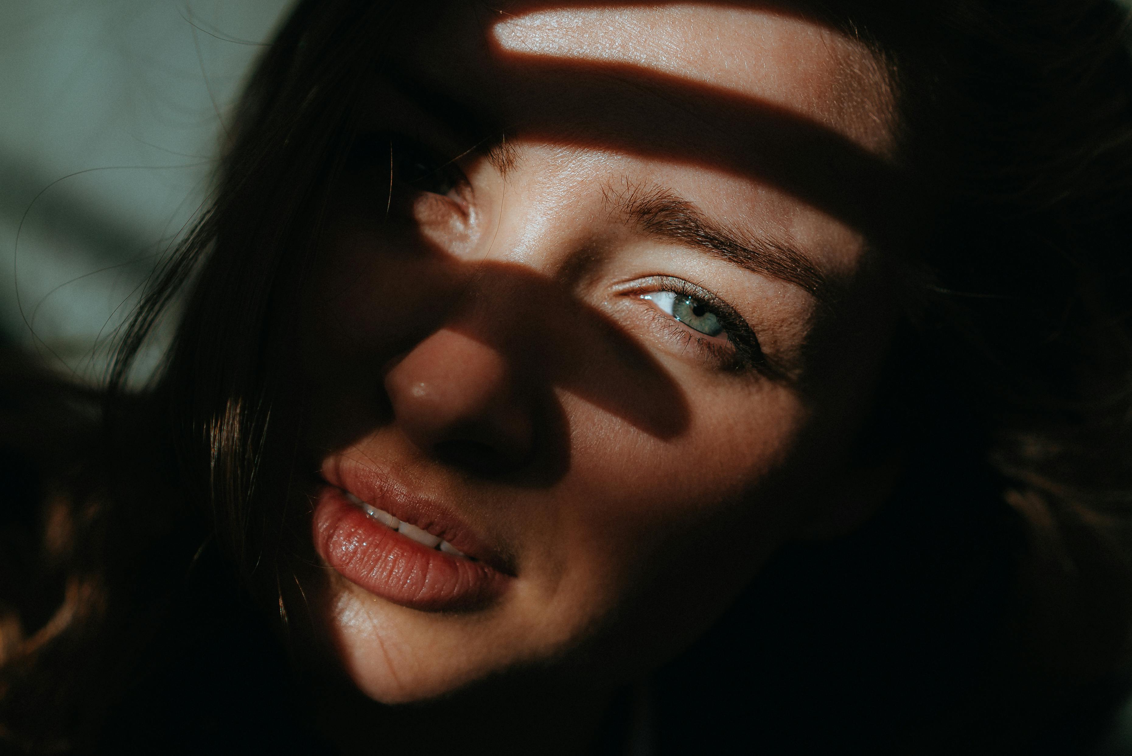 Augenlidverjüngung Anwendung — Assoc. Prof. Hüray Hügül